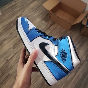 Nike aj mid signal blue sneaker